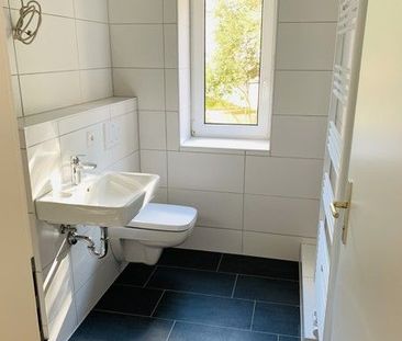 Frisch renoviert mit modernem Tageslichtbad! - Foto 2