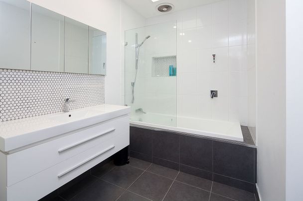 Modern Open Plan Family Abode - Photo 1