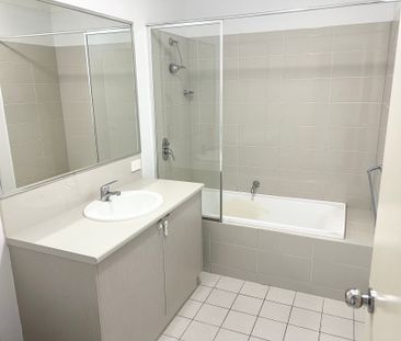 Close to All Amenities and Parklands &commat;&dollar;690 Per Week - Photo 1