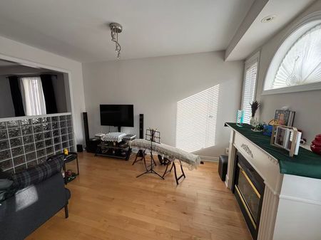 For Lease - 3364 Hayhurst Crescent, Oakville, Ontario - Photo 2