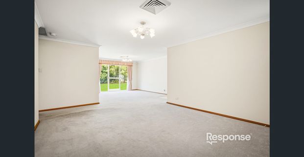 SPACIOUS 5-BEDROOM HOME ON LARGE RURAL-STYLE BLOCK – LAWN MAINTENANCE INCLUDED! - Photo 1