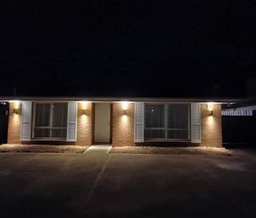 Fully Renovated House - Next to Melton Train Station - Photo 3