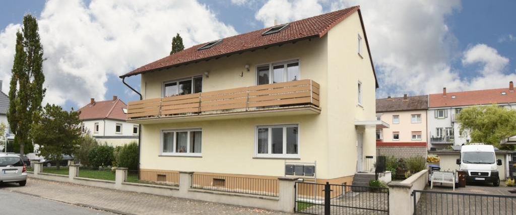 Erstbezug nach Sanierung: Dachgeschoss-Wohnung mit Gemeinschaftsgarten - Foto 1