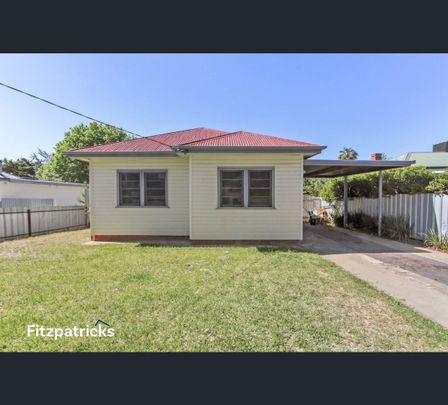 11 Heydon Avenue, Turvey Park, NSW 2650 - Photo 1