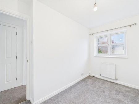 3 bedroom end of terrace house to rent - Photo 3