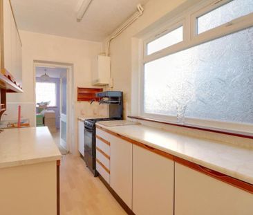 3 bedroom semi-detached house to rent - Photo 5