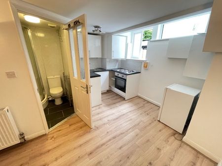 Colney Hatch Lane, London - Photo 4