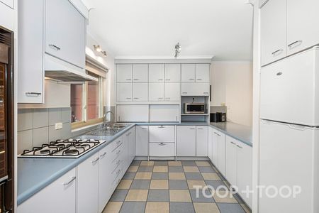 Lovely North Adelaide 3 Bedroom Home! - Photo 3