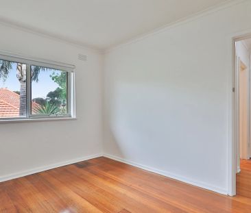 Spacious, light-filled apartment in the heart of Sandringham - Photo 5