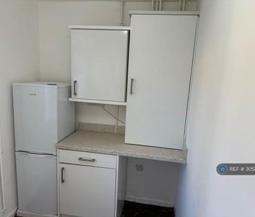 2 bedroom semi-detached house to rent - Photo 6