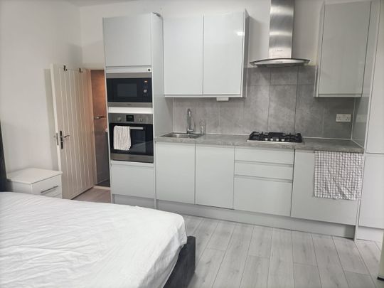 Studio Flat, Montrose Road, HA3 - Photo 1