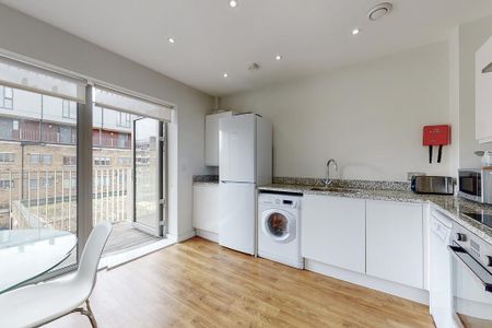 1 bedroom in a flat share to rent - Photo 3