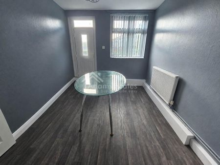 3 bedroom end of terrace house to rent - Photo 2