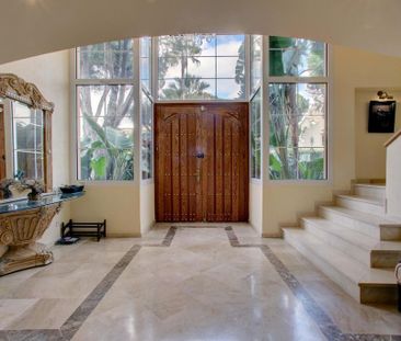 4 bedroom luxury Villa for rent in Estepona, Spain - Photo 3