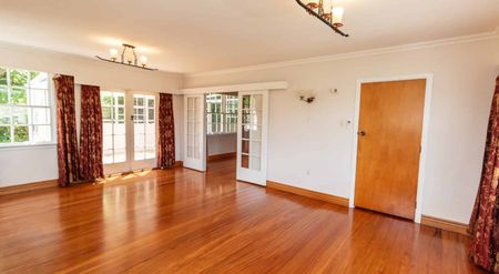 This beautifully elevated property perfectly positioned for all-day sun is available for rent Now - Photo 5