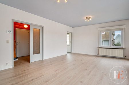 Ruim gerenoveerd duplex appartement met tuin, garage en 3 slaapkamers te Drongen. - Foto 4