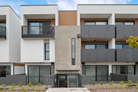 Pretty Awesome - Photo 2