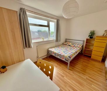 5 Bed Terraced House, Chilwell Street, NG7 - Photo 4