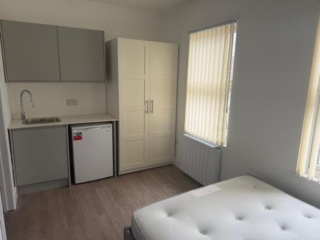 1 bedroom in a house share to rent - Photo 5