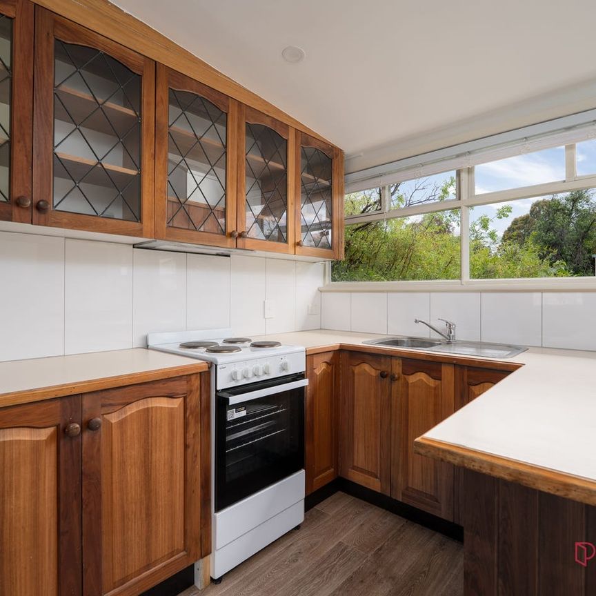 CHARMING COTTAGE AVAILABLE NOW! - Photo 1