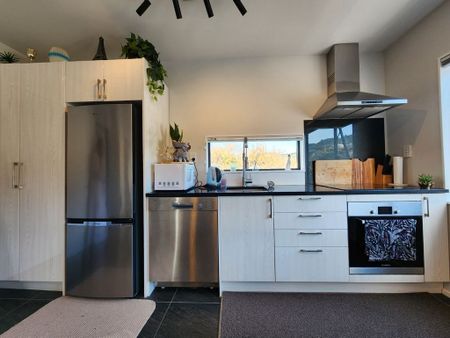 Welcome to 232 Main Road, Tawa - Photo 2