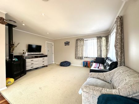 4 Bedroom Home in Trentham - Photo 2