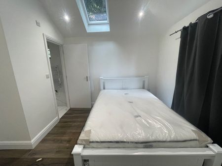 Room in a Shared Flat, Emmanuel House, CR2 - Photo 2