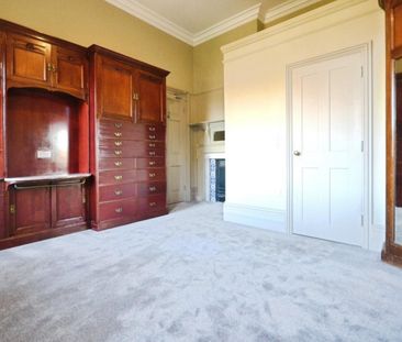 2 bedroom Flat To Let - Photo 4