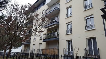 Location Appartement 3 pièces 74m² BORDEAUX 33300 - Photo 3