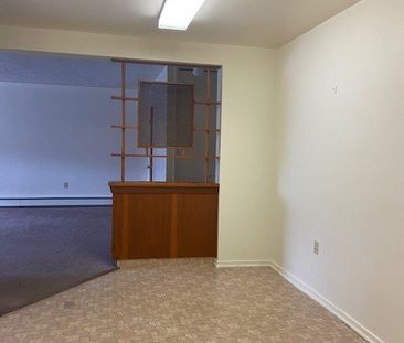 2 BDRM/1 BATH - 2601 7TH ST E - Available NOV 1 - Photo 6