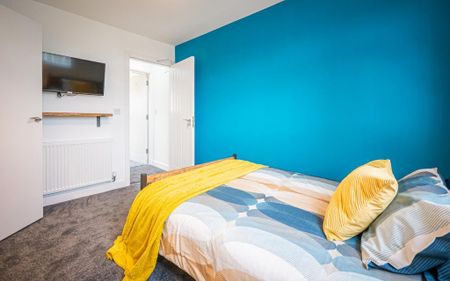 5 bedroom semi-detached house to rent - Photo 2