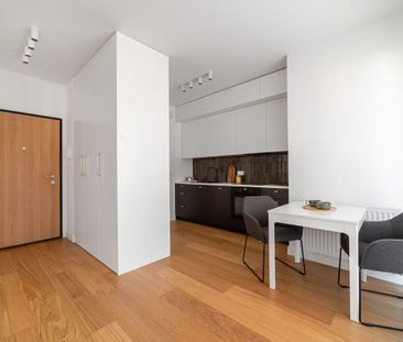przestronna kawalerka | balkon | parking - Photo 2