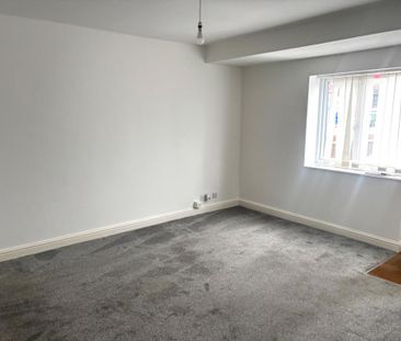 2 bedroom ground floor flat to rent - Photo 3
