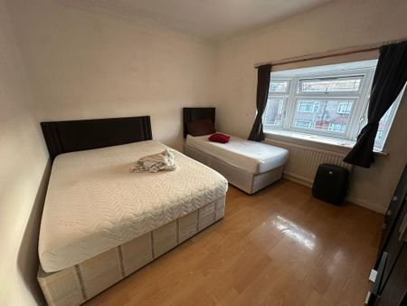 3 bedroom terraced house to rent - Photo 3