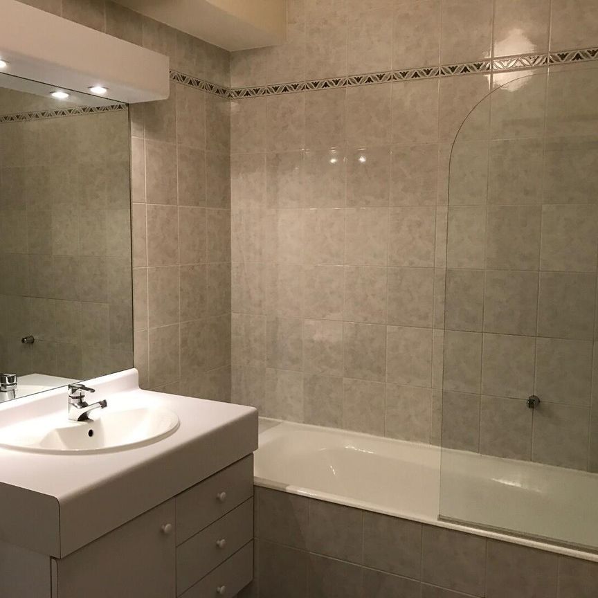 location Appartement T1 DE 33.7m² À PARIS - Photo 1