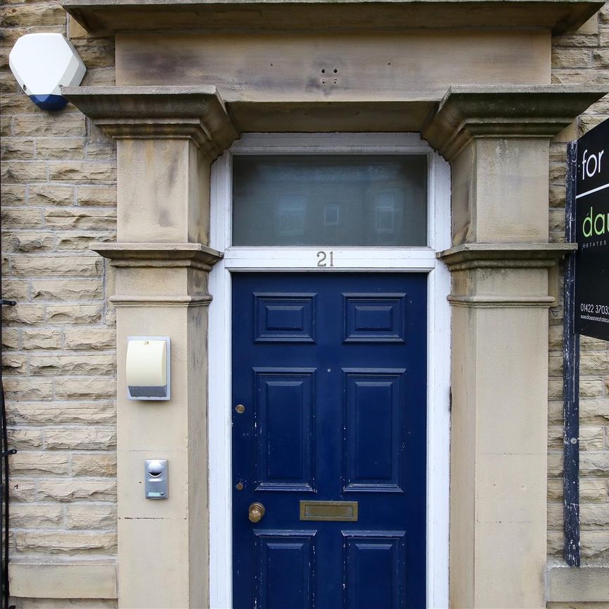 2 bed apartment to rent in Catherine Street, Elland - Photo 1