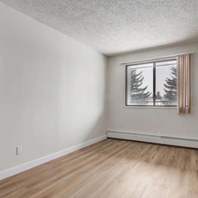 - 1 Bedroom at Glengrove Manor - Photo 1
