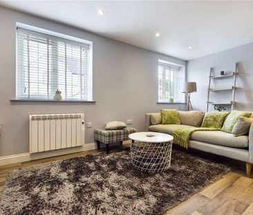 Hollycroft, Ashford Hill, Thatcham, Hampshire, RG19 - Photo 1