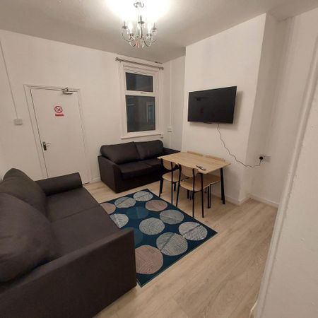 4 bedroom terraced house to rent - Photo 2