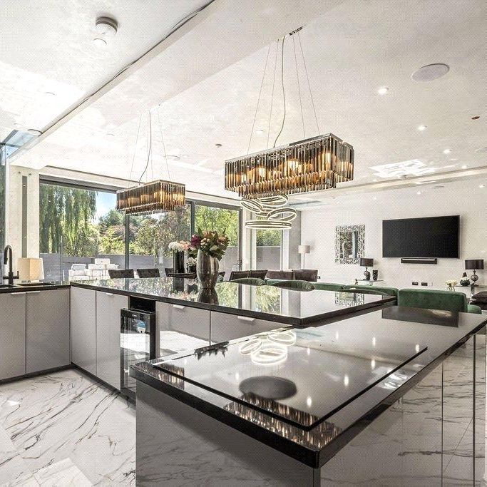 5 bedroom detached house to rent - Photo 1