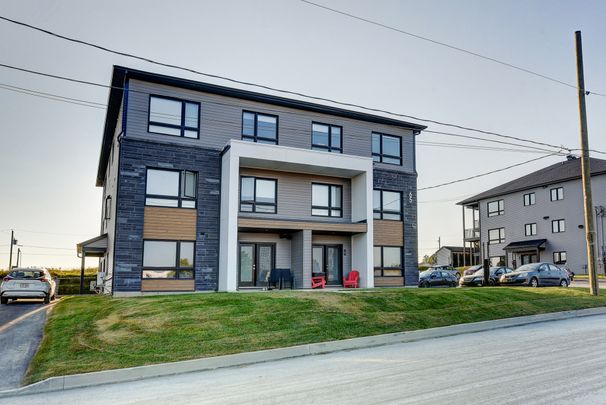 65, rue Michel-Robidoux #101, East-Angus - Photo 1