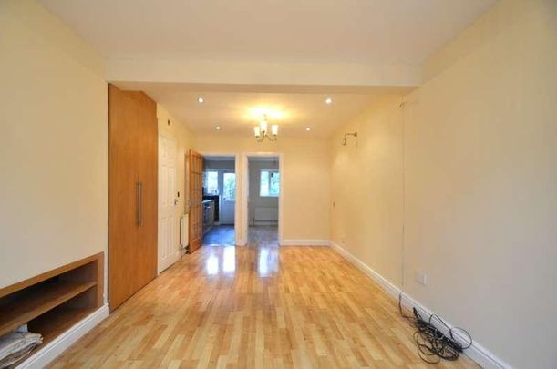 Cranford Avenue, Stanwell, TW19 - Photo 1