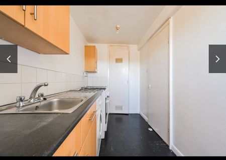3 Bed Semi-Detached House, Blenheim Road, E6 - Photo 5