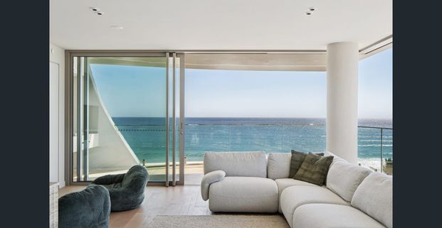 Prestigious Absolute Beachfront Living – Refined Coastal Luxury - Photo 1