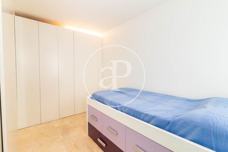 Flat for rent with a large terrace and lots of natural light in Sants - Foto 3