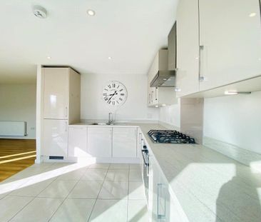 2 bedroom flat to rent - Photo 2