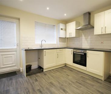 2 bedroom terraced house to rent - Photo 4