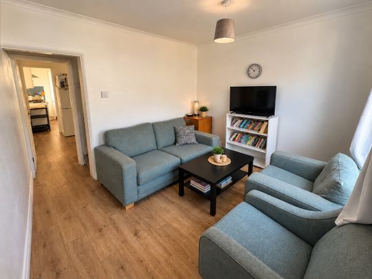 2 Bed Terraced House, Albany Road, RG30 - Photo 1