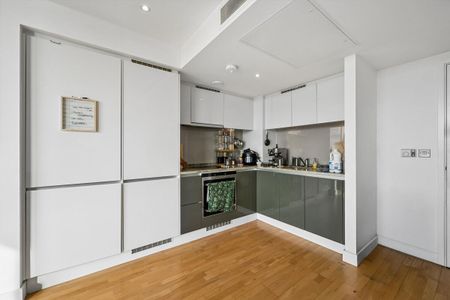One bedroom apartment to rent in Landmark East Tower, London E14. - Photo 2