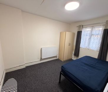 1 Bed Detached House, Harpour Rd, IG11 - Photo 1